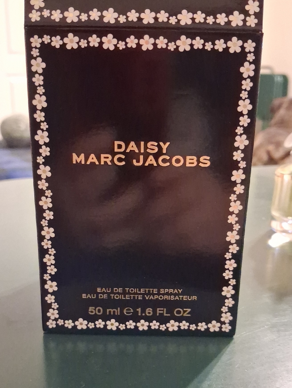 Marc Jacobs Daisy Eau de Toilette Spray - Black & Gold Floral Box